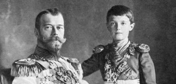 Царь Николай Александрович с сыном царевичем Алексеем